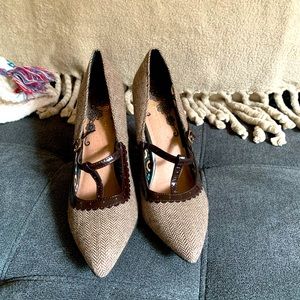 Adorable Restricted work pumps